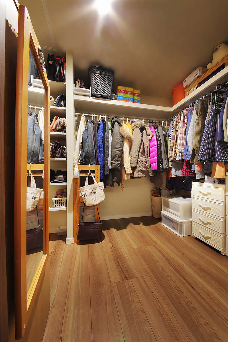 主寝室に設けた約3畳の広いウォークインクローゼットには1年分の衣類やバッグを楽々収納。