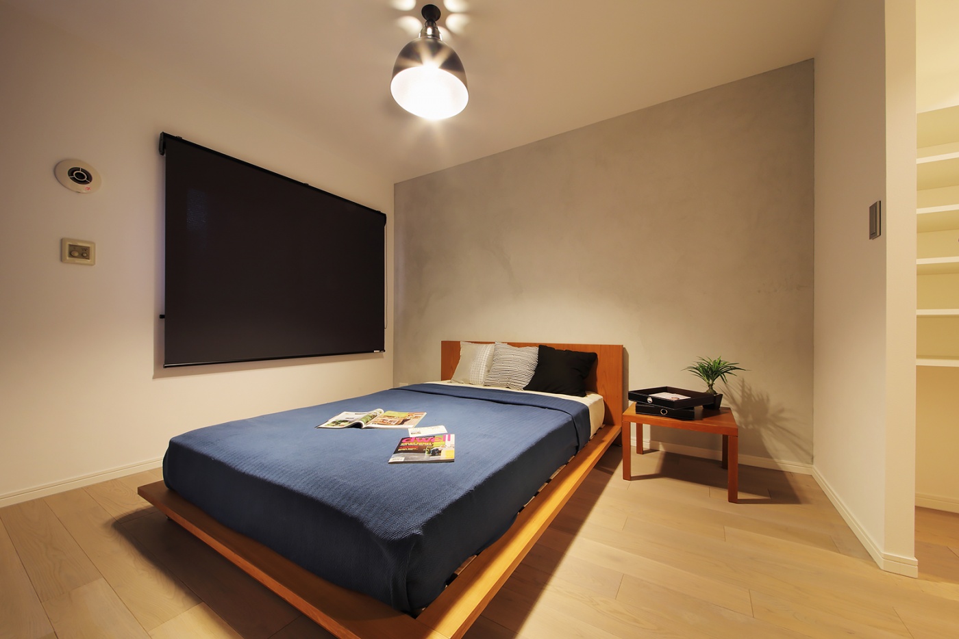 "眠るための部屋"はシンプルに。横にはウオークインクローゼットを。